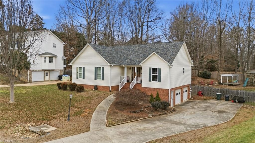 Photo of 7640 Abington Drive, Kernersville, NC 27284 (MLS # 1204939)