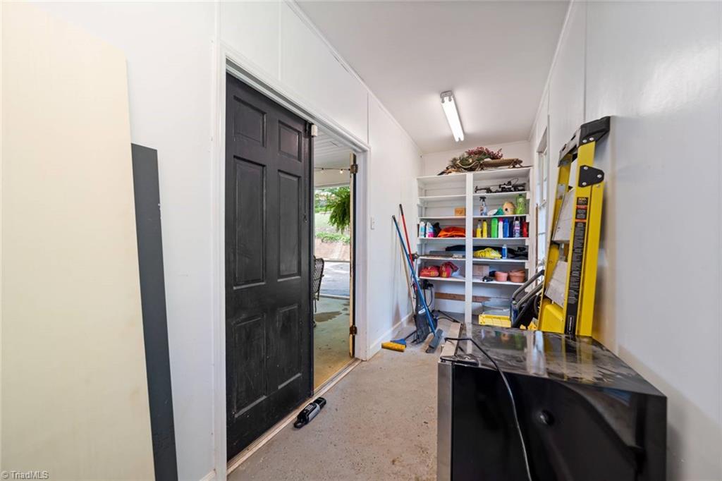 Pfafftown, North Carolina 27040, United States, 3 Bedrooms Bedrooms, ,3 BathroomsBathrooms,Residential,Pending,154076