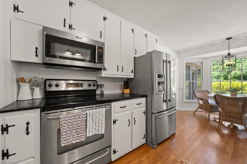 Pfafftown, North Carolina 27040, United States, 3 Bedrooms Bedrooms, ,3 BathroomsBathrooms,Residential,Pending,154076