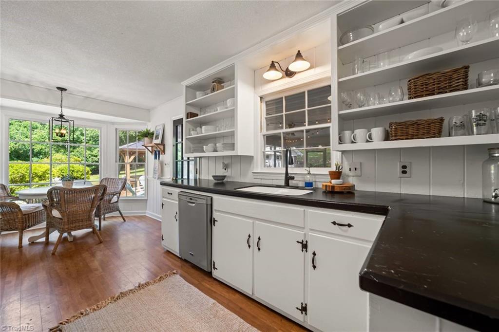 Pfafftown, North Carolina 27040, United States, 3 Bedrooms Bedrooms, ,3 BathroomsBathrooms,Residential,Pending,154076