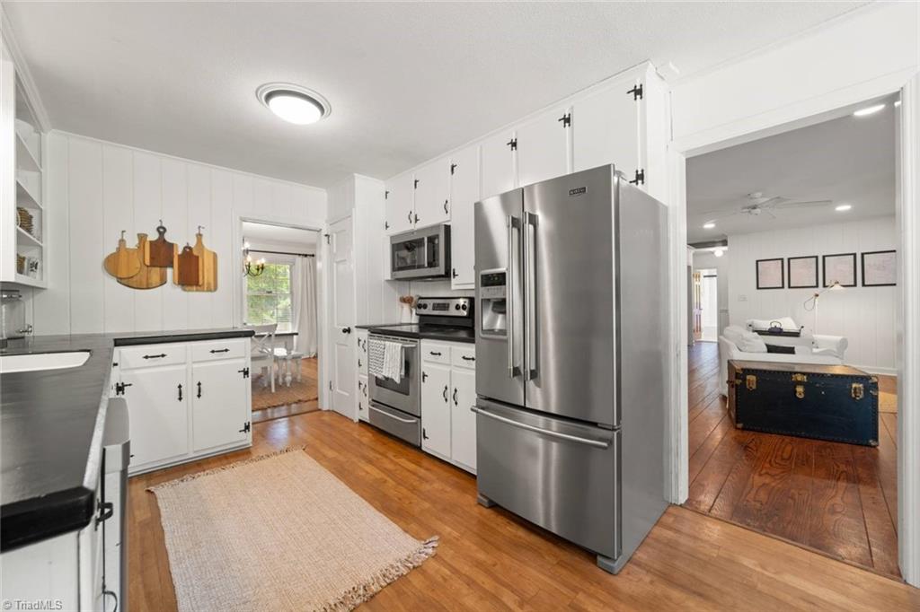 Pfafftown, North Carolina 27040, United States, 3 Bedrooms Bedrooms, ,3 BathroomsBathrooms,Residential,Pending,154076