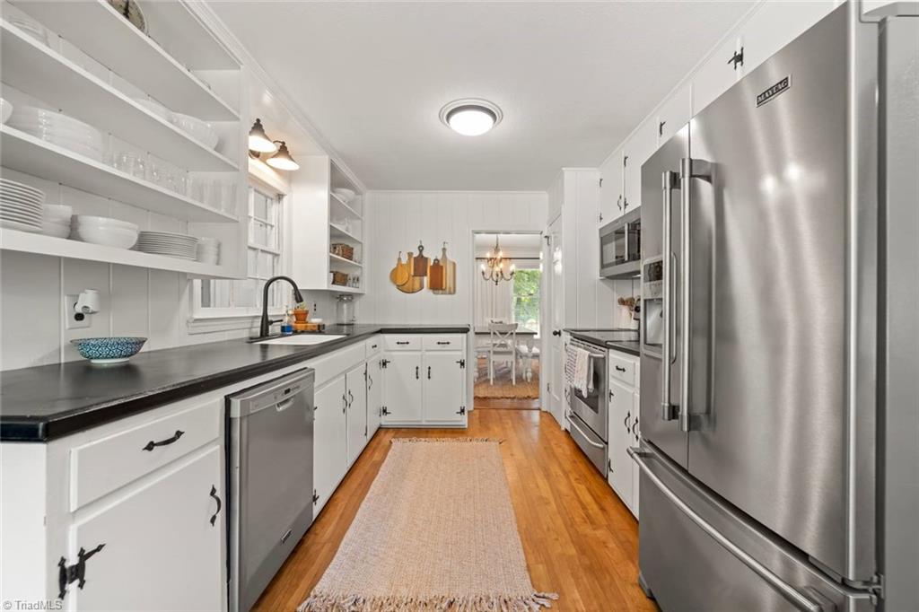 Pfafftown, North Carolina 27040, United States, 3 Bedrooms Bedrooms, ,3 BathroomsBathrooms,Residential,Pending,154076