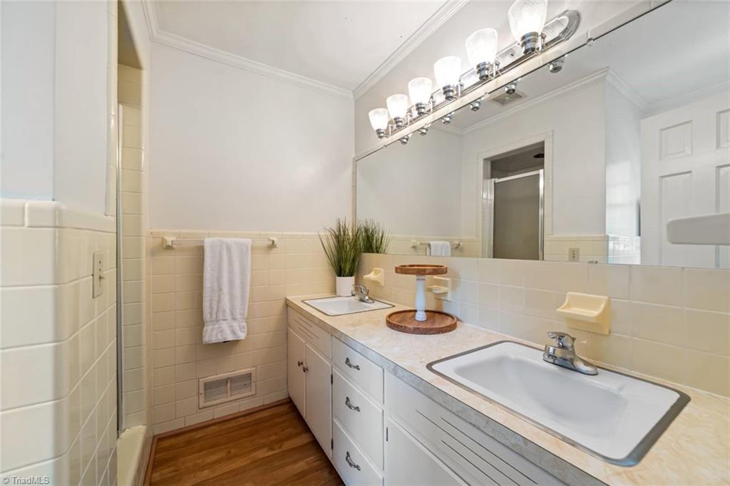 Pfafftown, North Carolina 27040, United States, 3 Bedrooms Bedrooms, ,3 BathroomsBathrooms,Residential,Pending,154076