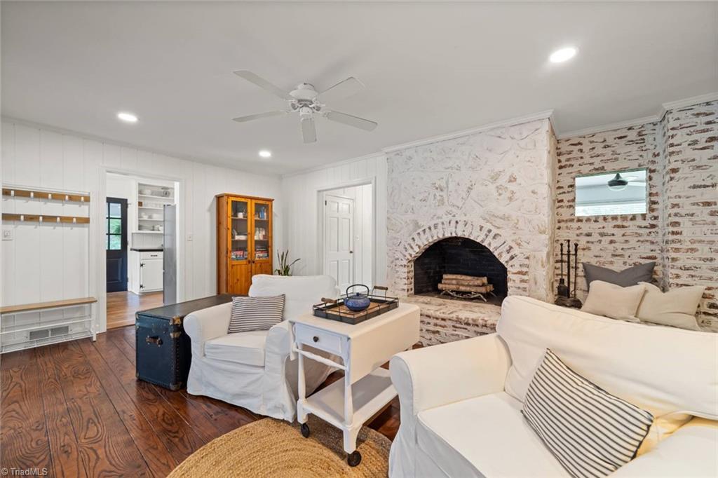 Pfafftown, North Carolina 27040, United States, 3 Bedrooms Bedrooms, ,3 BathroomsBathrooms,Residential,Pending,154076