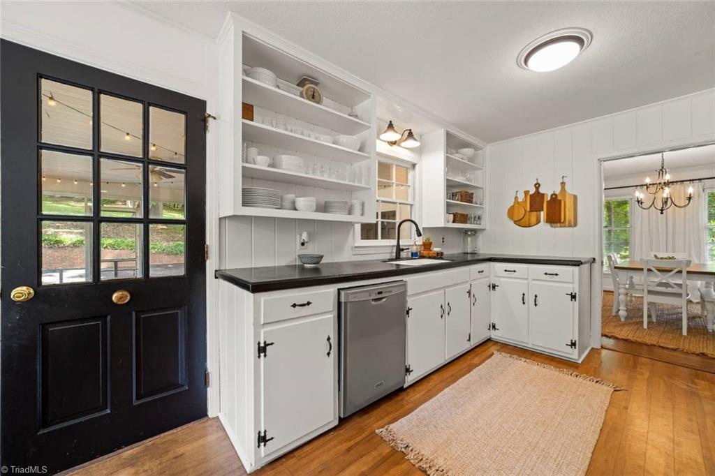 Pfafftown, North Carolina 27040, United States, 3 Bedrooms Bedrooms, ,3 BathroomsBathrooms,Residential,Pending,154076