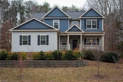 Homes For Sale - 5409 Torwood Drive<br/> Greensboro, NC 27409