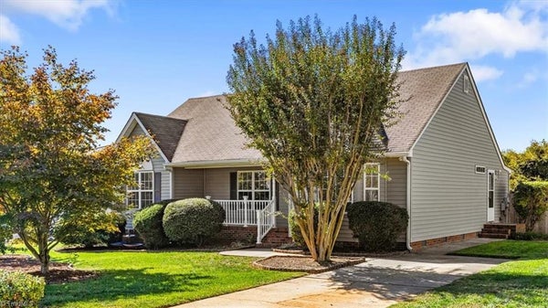 7003 CHAFTAIN PL, GREENSBORO, NC 27410 - Image 16da4913b49e21630cd5dd6a14b42800/2824254964