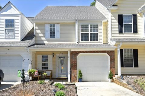 Townhouse For Sale - 822 Creek Crossing Trail<br/> Guilford County, Whitsett, NC 27377