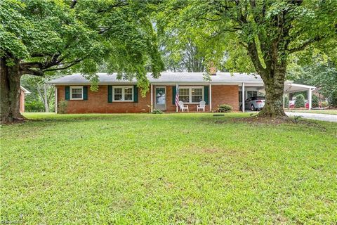 Photo of 3805 Littlebrook Drive, Clemmons, NC 27012 (MLS # 1203882)