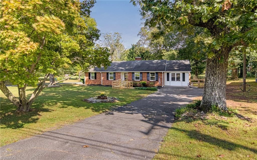 Photo of 208 Mountain View Road, King, NC 27021 (MLS # 1207701)