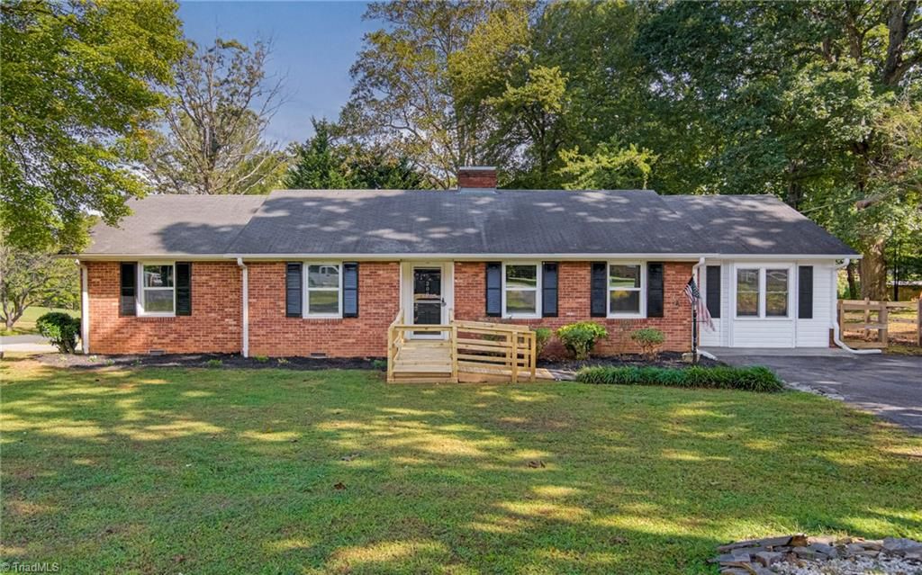 Photo of 208 Mountain View Road, King, NC 27021 (MLS # 1207701)