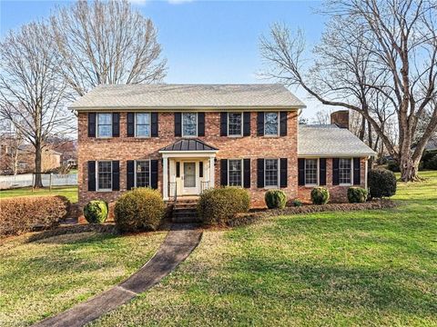 Homes For Sale - 7010 Stancliff Court<br/> Clemmons, NC 27012