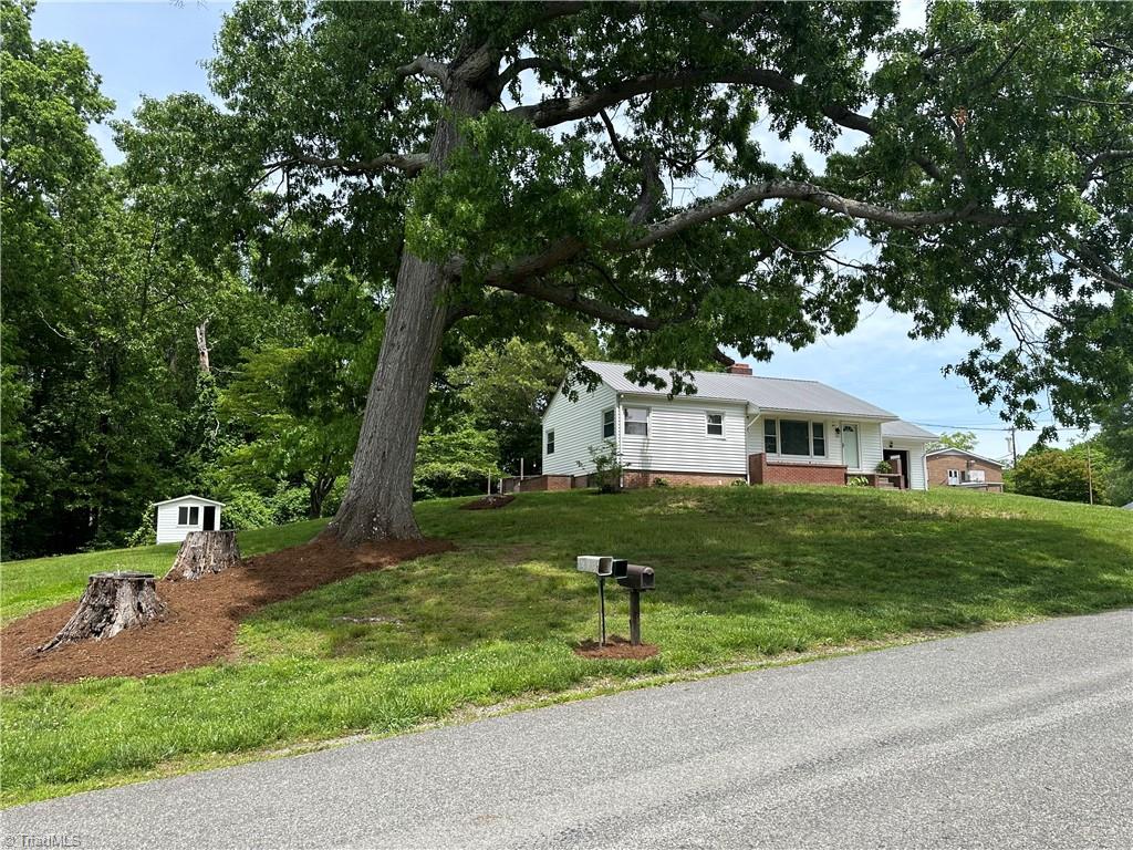 132 Belair Drive, Mount Airy, North Carolina image 4