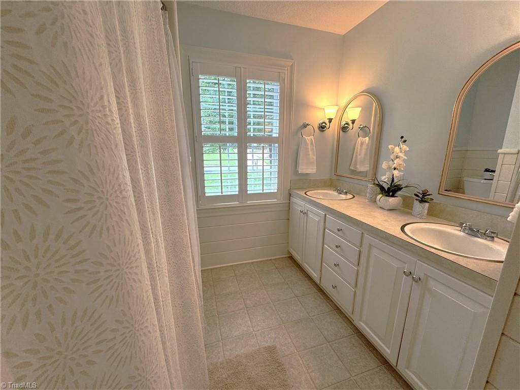 Winston-Salem, North Carolina 27106, United States, 4 Bedrooms Bedrooms, ,4 BathroomsBathrooms,Residential,Active,106281