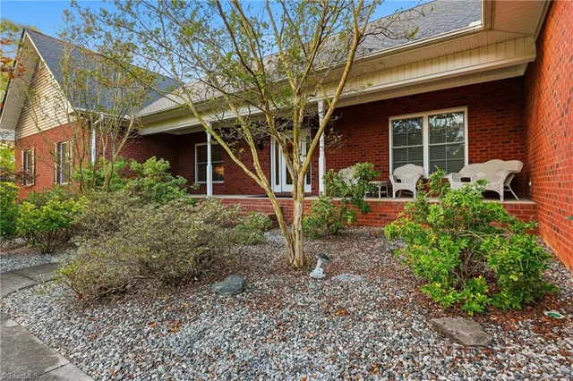 4926 Salem Glen Boulevard, photo 4 of 50