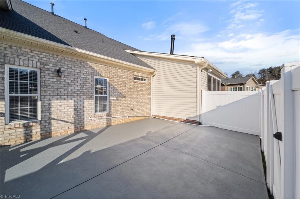 Winston-Salem, North Carolina 27127, United States, 2 Bedrooms Bedrooms, ,2 BathroomsBathrooms,Residential,Pending,15079