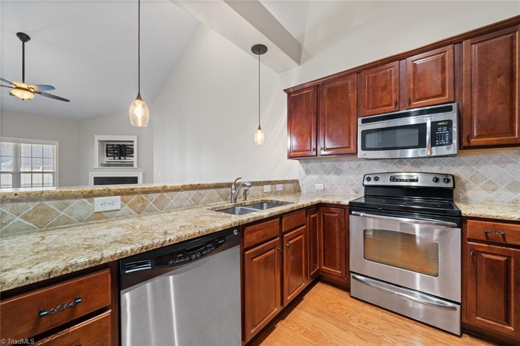 Winston-Salem, North Carolina 27127, United States, 2 Bedrooms Bedrooms, ,2 BathroomsBathrooms,Residential,Pending,15079