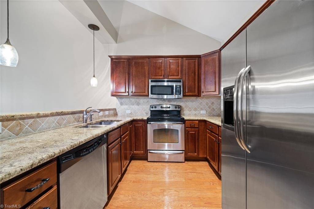 Winston-Salem, North Carolina 27127, United States, 2 Bedrooms Bedrooms, ,2 BathroomsBathrooms,Residential,Pending,15079