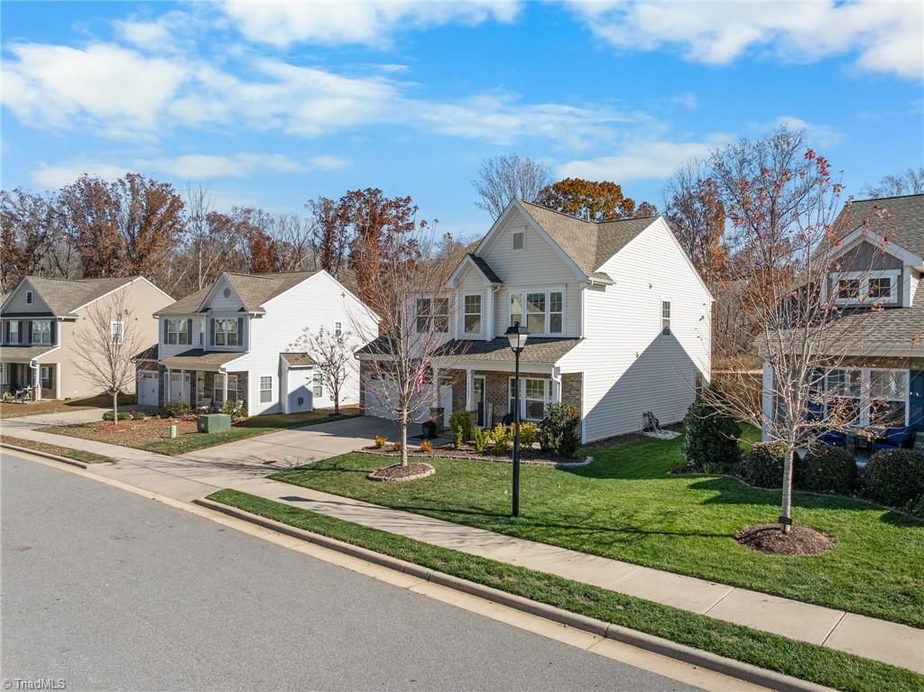 Photo of 1325 Red Deer Drive, Kernersville, NC 27284 (MLS # 1208368)