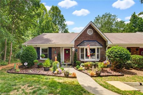 Townhouse For Sale - 24 Collwood Court<br/> Guilford County, Greensboro, NC 27409