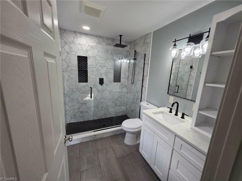 Homes For Sale - 5285 E Holly Grove Road<br/> Thomasville, NC 27360