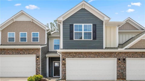 Townhouse For Sale - 105 Silverpine Way<br/> Bermuda Run, NC 27006