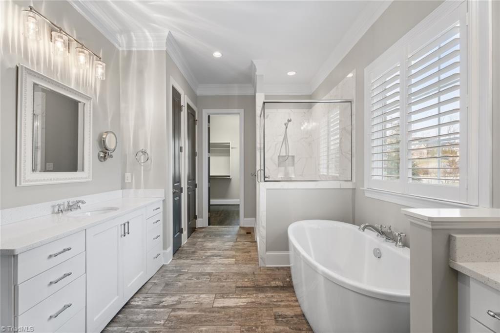 Winston-Salem, North Carolina 27106, United States, 4 Bedrooms Bedrooms, ,5 BathroomsBathrooms,Residential,Pending,14706