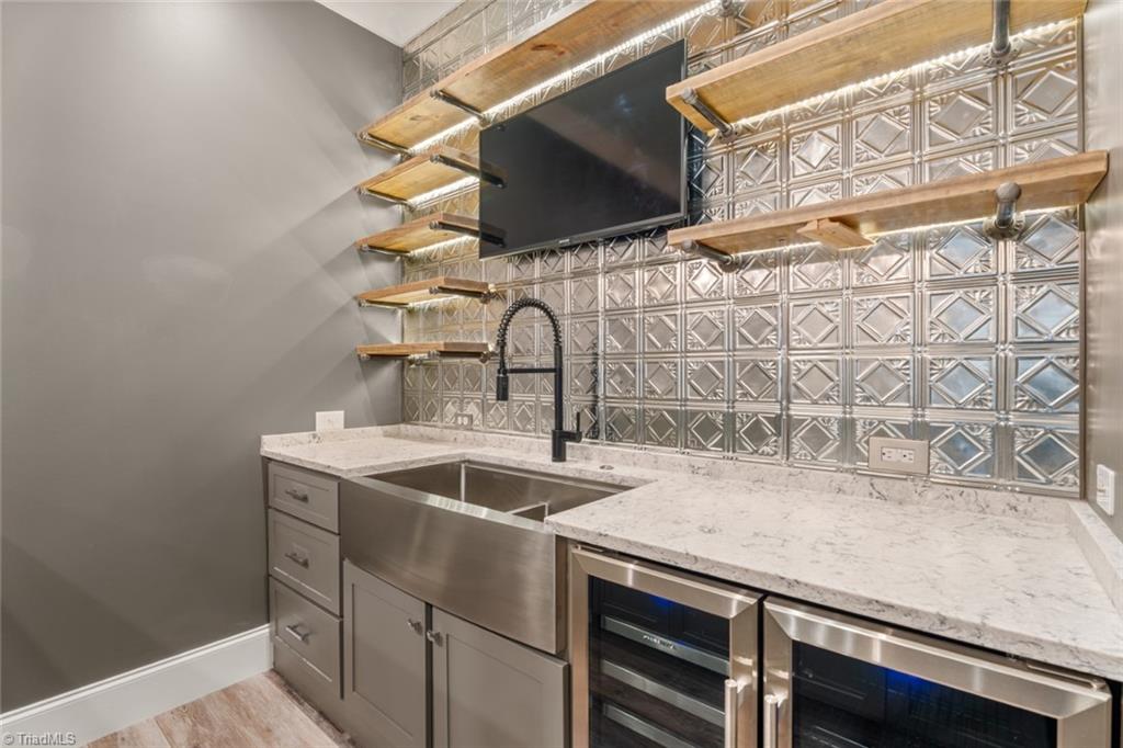 Winston-Salem, North Carolina 27106, United States, 4 Bedrooms Bedrooms, ,5 BathroomsBathrooms,Residential,Pending,14706