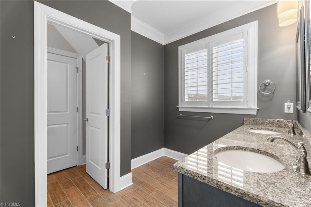 Winston-Salem, North Carolina 27106, United States, 4 Bedrooms Bedrooms, ,5 BathroomsBathrooms,Residential,Pending,14706