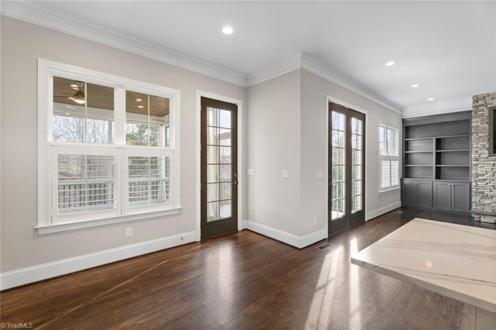 Winston-Salem, North Carolina 27106, United States, 4 Bedrooms Bedrooms, ,5 BathroomsBathrooms,Residential,Pending,14706