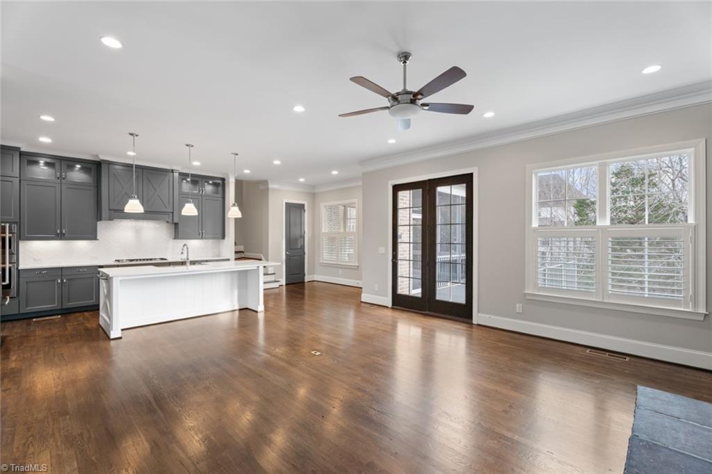 Winston-Salem, North Carolina 27106, United States, 4 Bedrooms Bedrooms, ,5 BathroomsBathrooms,Residential,Pending,14706