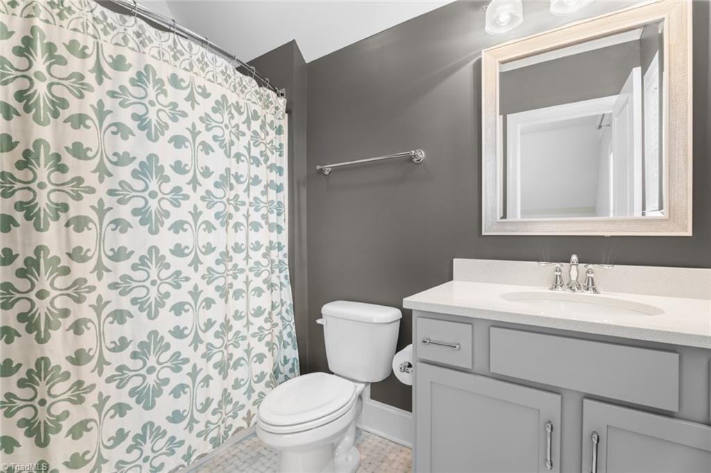 Winston-Salem, North Carolina 27106, United States, 4 Bedrooms Bedrooms, ,5 BathroomsBathrooms,Residential,Pending,14706