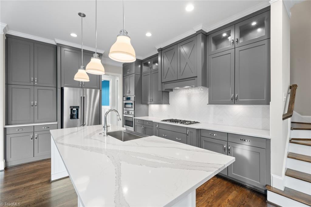 Winston-Salem, North Carolina 27106, United States, 4 Bedrooms Bedrooms, ,5 BathroomsBathrooms,Residential,Pending,14706