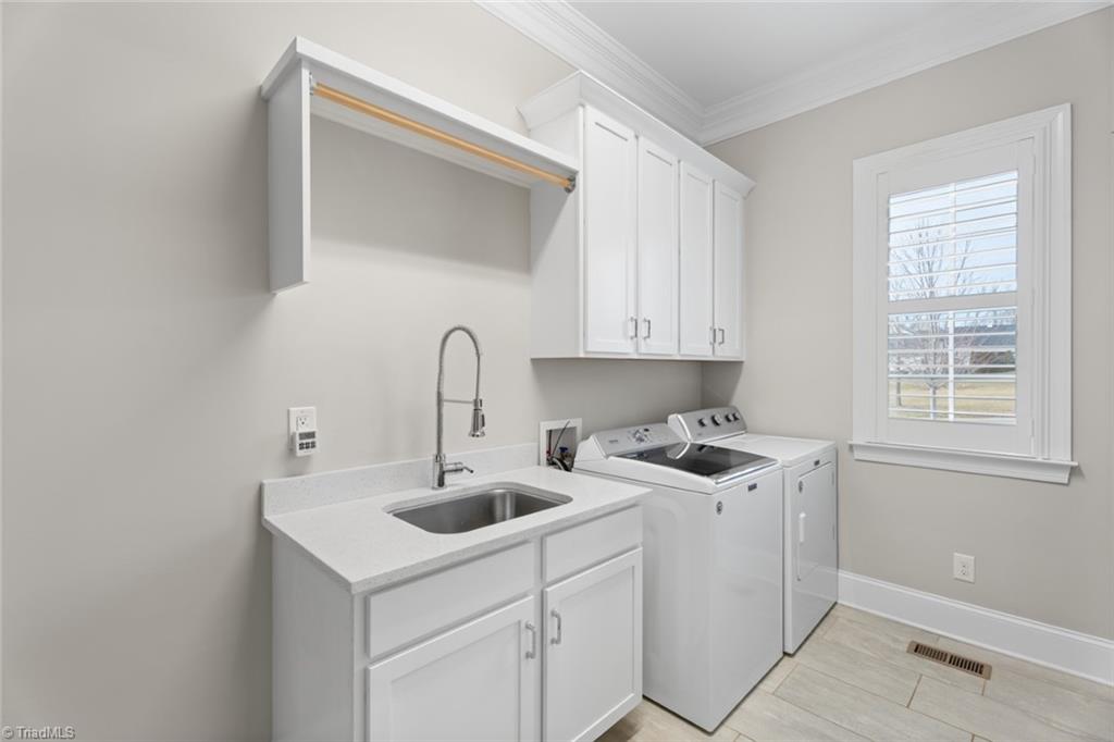 Winston-Salem, North Carolina 27106, United States, 4 Bedrooms Bedrooms, ,5 BathroomsBathrooms,Residential,Pending,14706