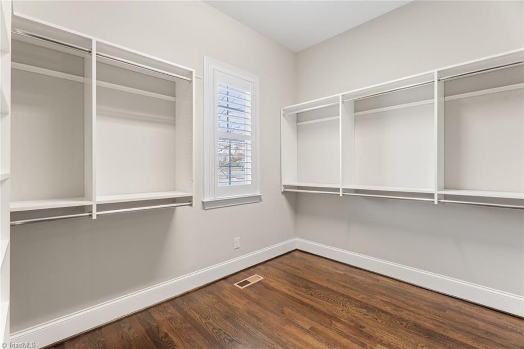 Winston-Salem, North Carolina 27106, United States, 4 Bedrooms Bedrooms, ,5 BathroomsBathrooms,Residential,Pending,14706