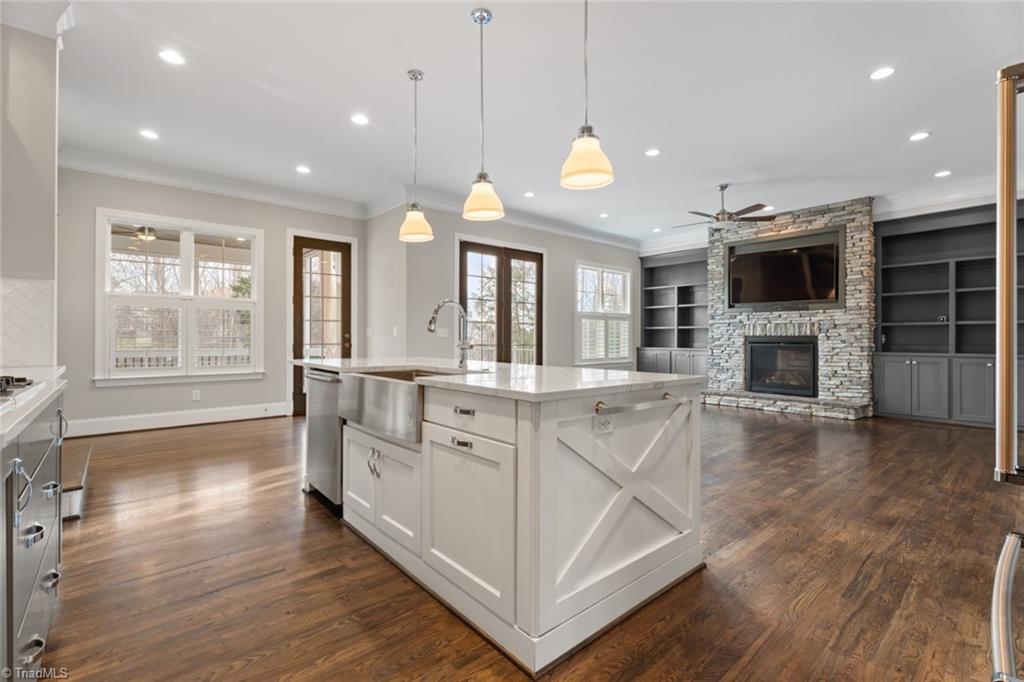 Winston-Salem, North Carolina 27106, United States, 4 Bedrooms Bedrooms, ,5 BathroomsBathrooms,Residential,Pending,14706