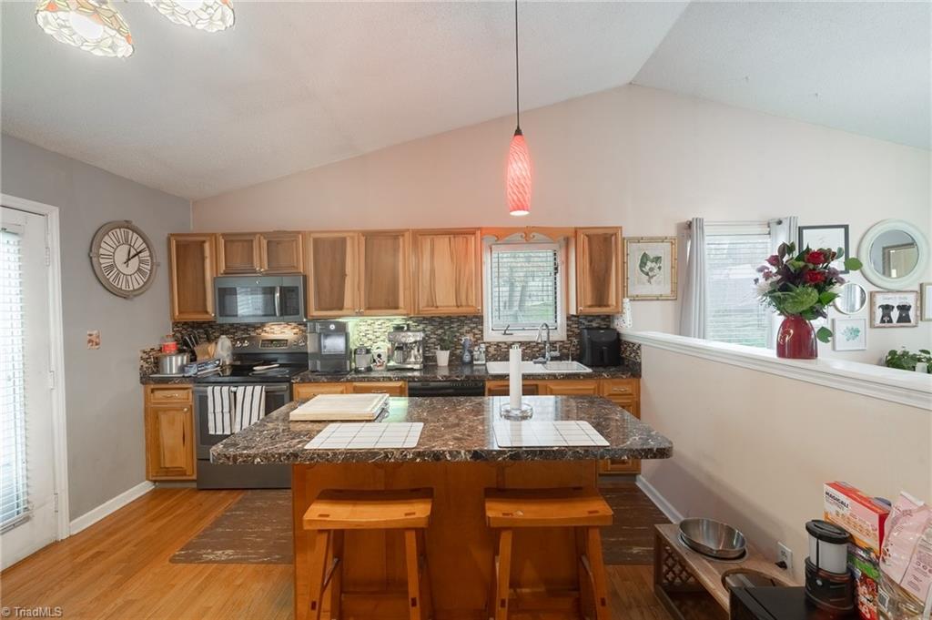 Photo 7 of 22 of 208 Jeremey Way house