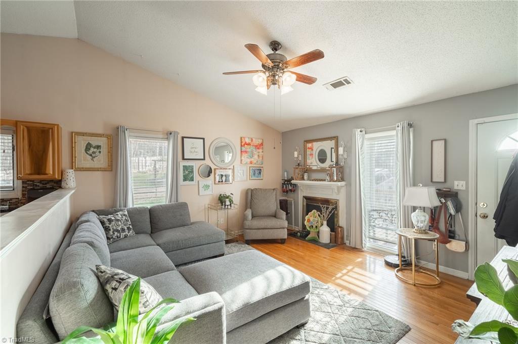 Photo 3 of 22 of 208 Jeremey Way house