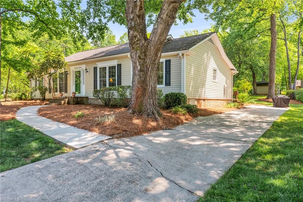 Photo of 6117 Ballinger Road, Greensboro, NC 27410 (MLS # 1217943)