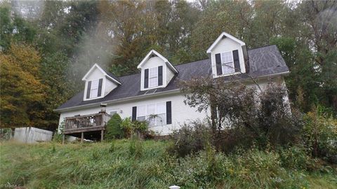 Homes For Sale - 1073 Ed Little Road<br/> Ashe County, Warrensville, NC 28693