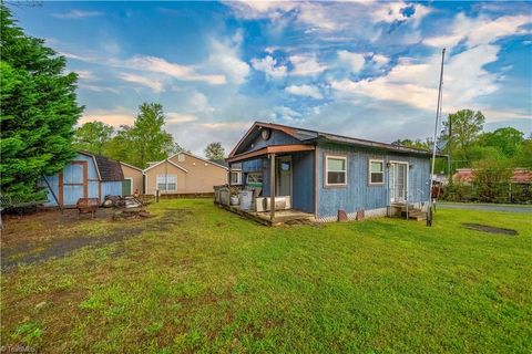 Homes For Sale - 111 Sunshine Trail<br/> Mount Gilead, NC 27306