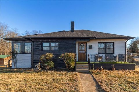 Homes For Sale - 4043 Old Highway 601<br/> Dobson, NC 27017