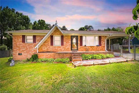Homes For Sale - 6997 Arden Road<br/> Thomasville, NC 27360