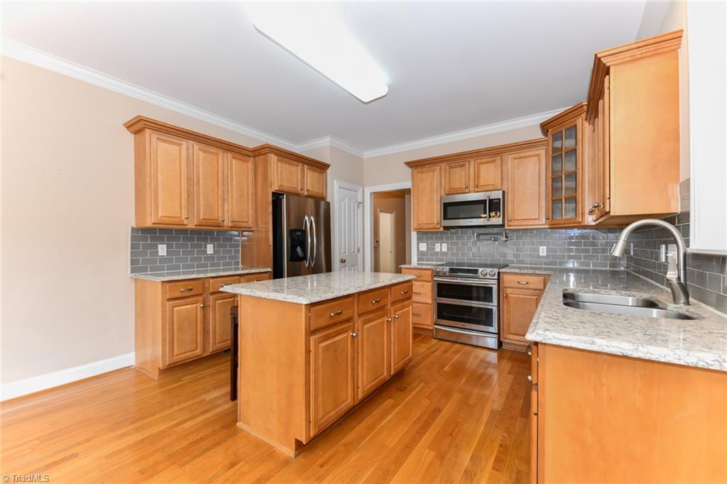 Summerfield, North Carolina 27358, United States, 4 Bedrooms Bedrooms, ,4 BathroomsBathrooms,Residential,Pending,39809