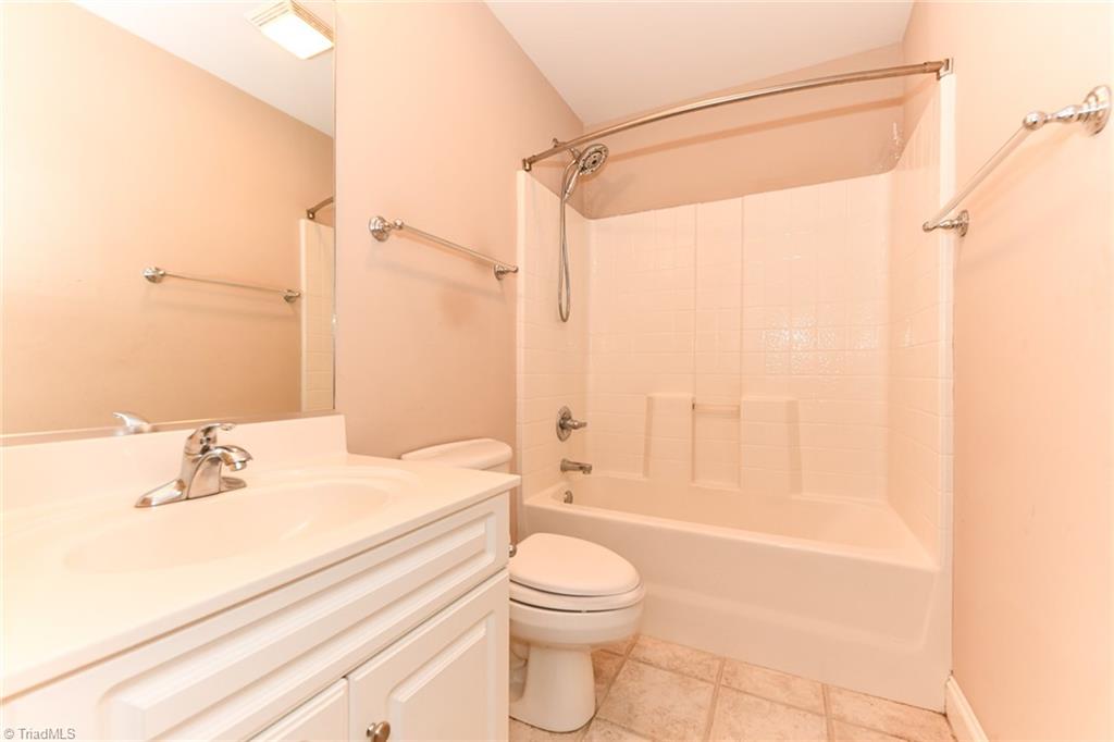 Summerfield, North Carolina 27358, United States, 4 Bedrooms Bedrooms, ,4 BathroomsBathrooms,Residential,Pending,39809