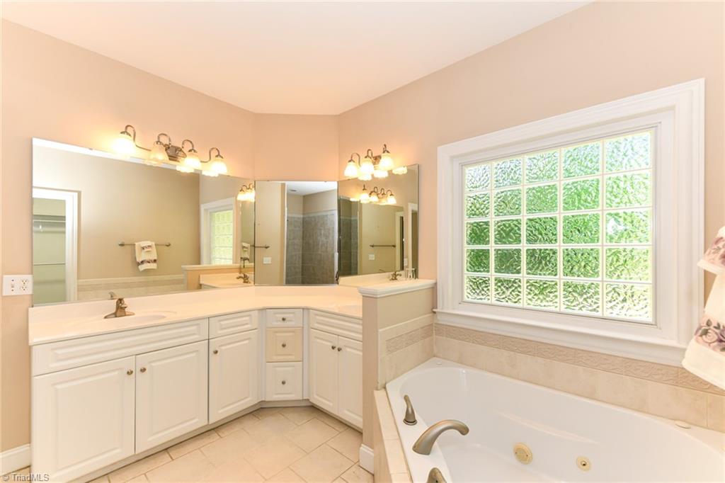 Summerfield, North Carolina 27358, United States, 4 Bedrooms Bedrooms, ,4 BathroomsBathrooms,Residential,Pending,39809