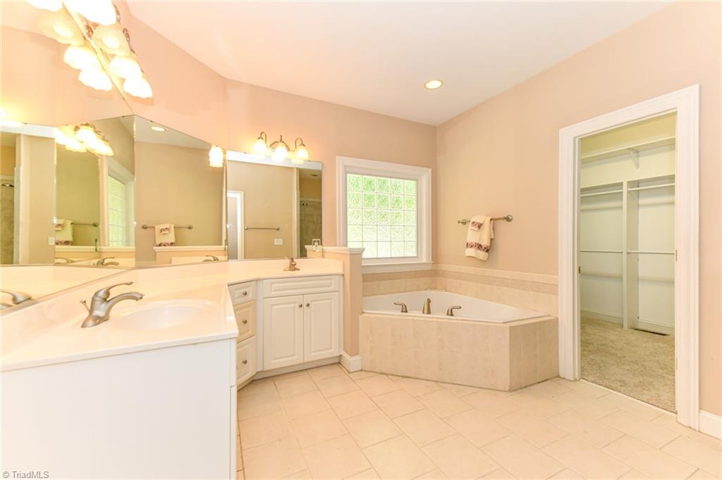 Summerfield, North Carolina 27358, United States, 4 Bedrooms Bedrooms, ,4 BathroomsBathrooms,Residential,Pending,39809