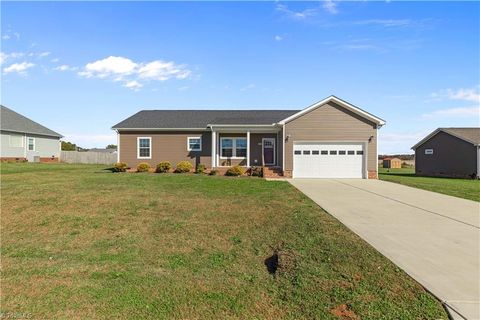 Homes For Sale - 1133 Knox Farms Boulevard<br/> Woodleaf, NC 27054