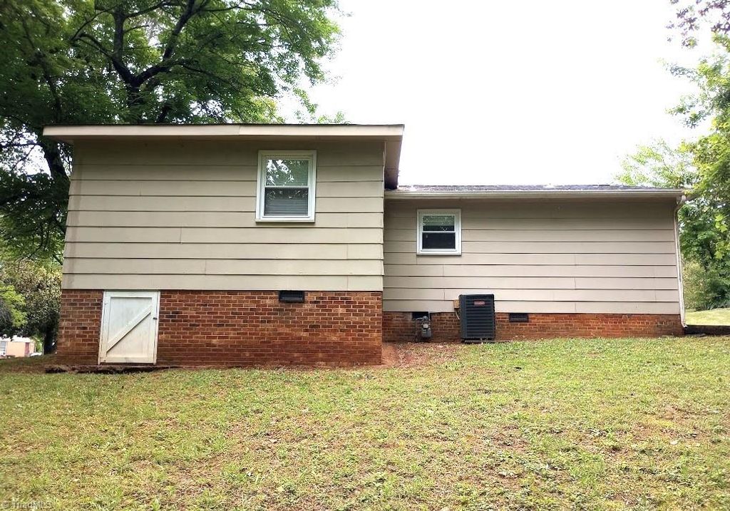 Photo of 1036 Shalimar Drive, Winston-Salem, NC 27107 (MLS # 1218021)