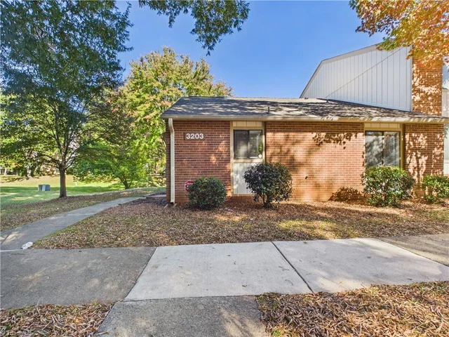 3203 Darden Road Unit A, photo 2 of 31